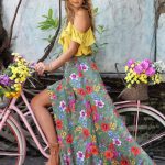 falda larga floreada look casual