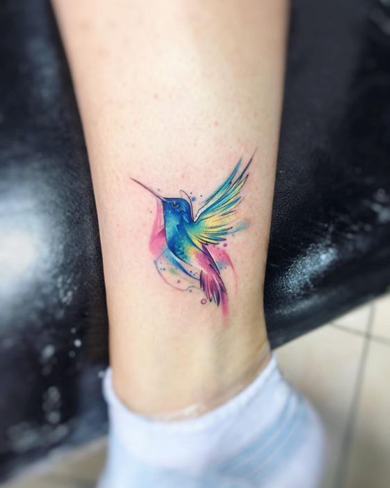 tatuaje pajaro colibri