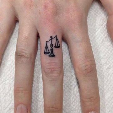 tatuajes signaos del zodiaco dedo