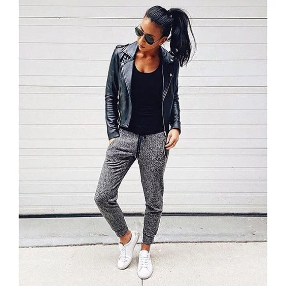 look basico con babucha y campera de cuero