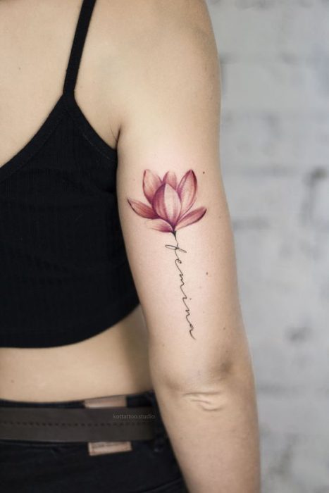 Tatuajes simples para el brazo Mujer flor
