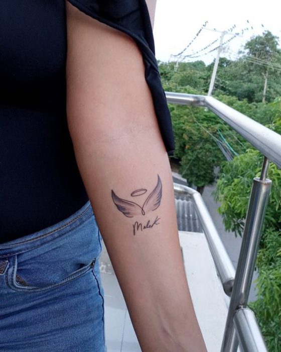 tatoo alas de angel con nombre
