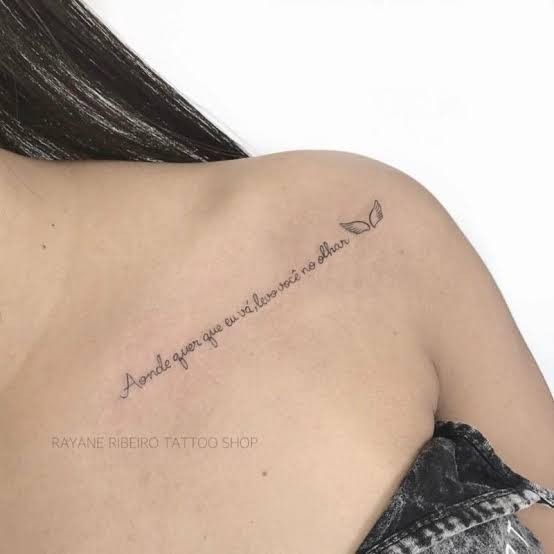 tatuajes frases pecho mujer