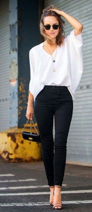 blusa blanca y jeans negro