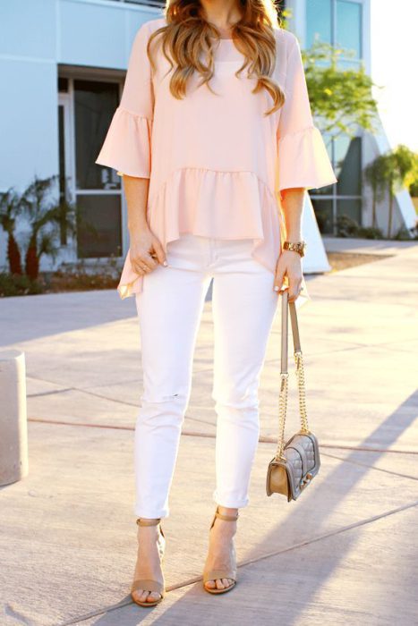 blusa rosa claro con pantalon blanco