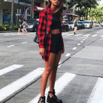 camisa a cuadro como abrigo