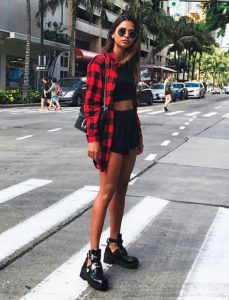 camisa a cuadro como abrigo