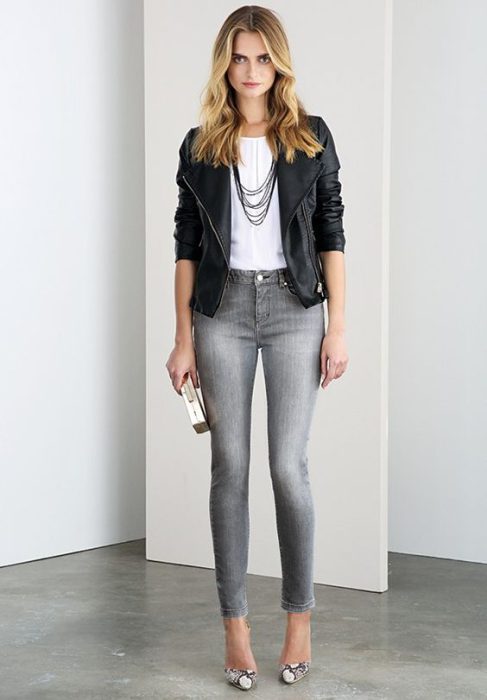 jeans gris con tonos neutros
