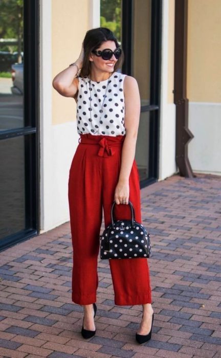 outfit verano pantalon rojo lino