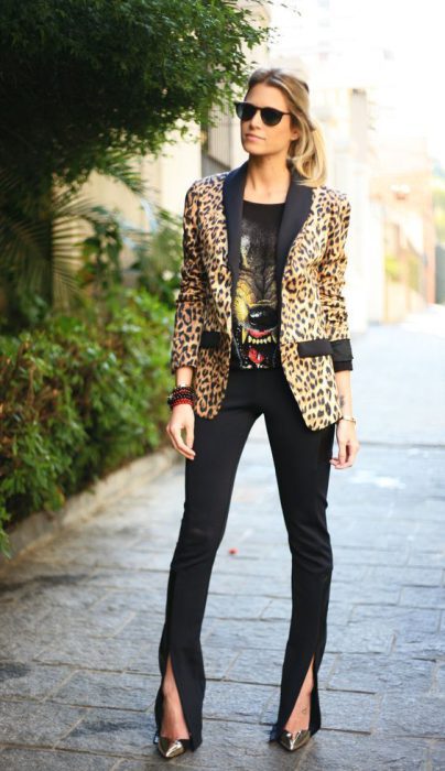look juvenil con blazer de leopardo y negro