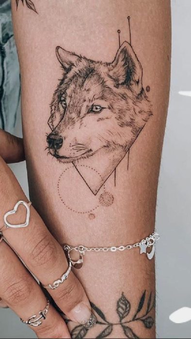 tatuaje cabeza de lobo