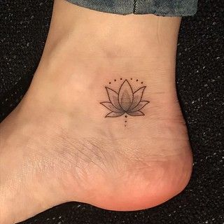 tatuaje flor de loto indu