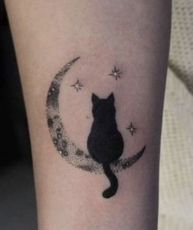 tatuaje gato negro y luna