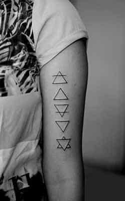 tatuaje geometrico minimalista