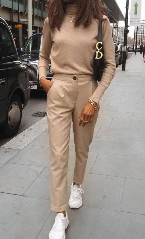 sweater y pantlon beige