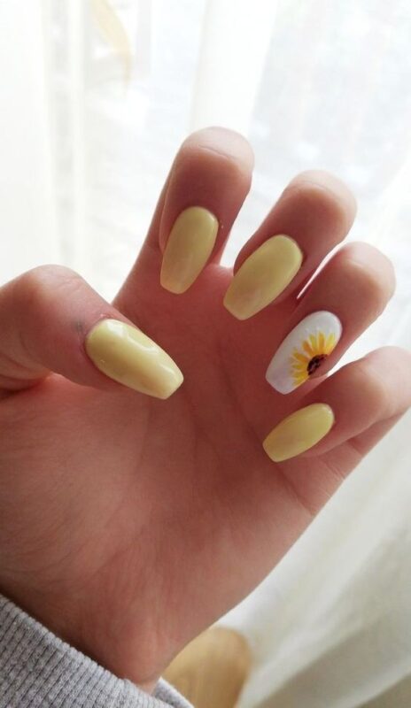 Diseños de uñas amarillas 2023 - Manicura - Muy Trendy