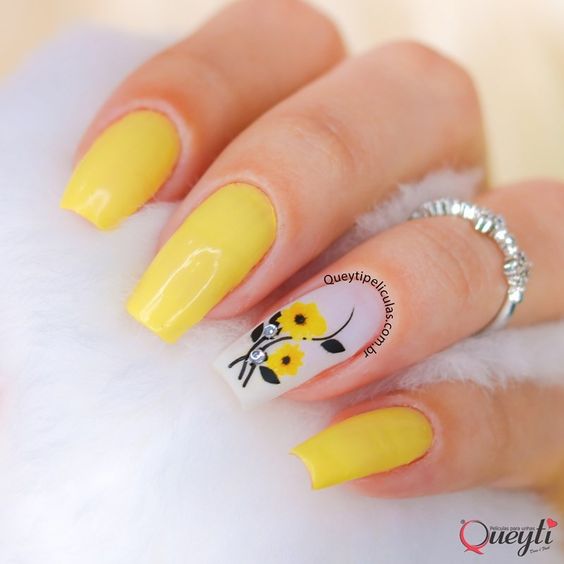 Diseños de uñas amarillas 2023 - Manicura - Muy Trendy