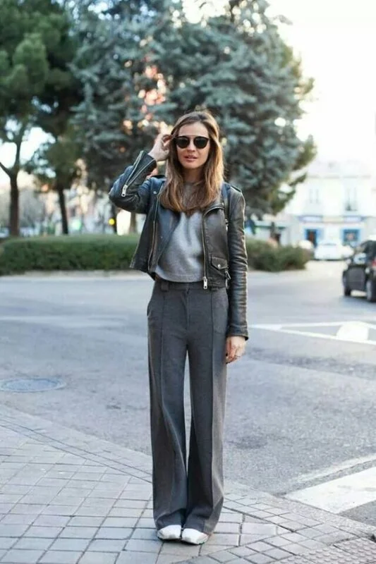 look de invierno con pantalon gris