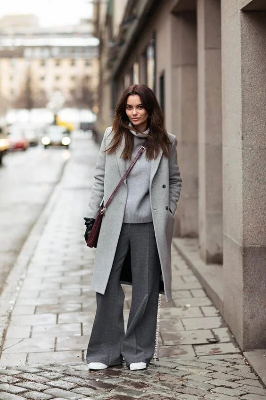look de invierno con pantalon gris formal