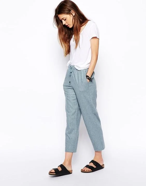 look de verano con pantalon gris casual