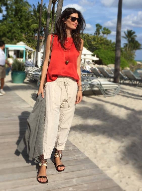 pantalon crudo con tonos rojos