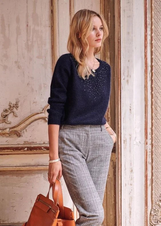 sweater con pantalon de vestir gris