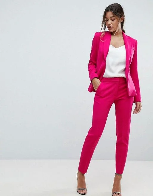 traje fucsia formal