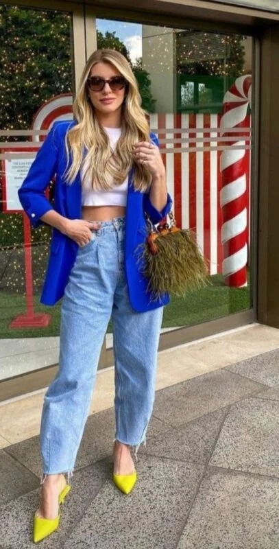 blazer azul francia con jeans gastados