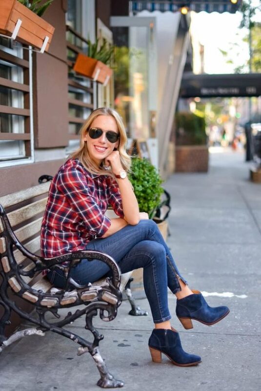 jeans chupin y botas azul marino