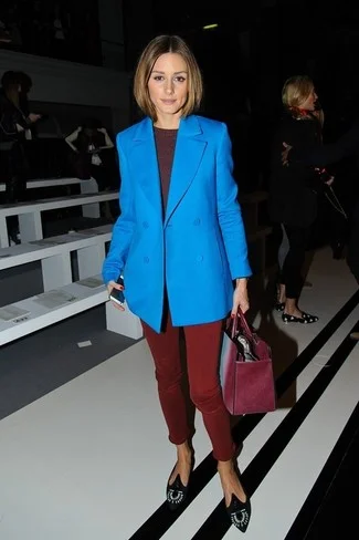 outfit oricina con blazer azul francia