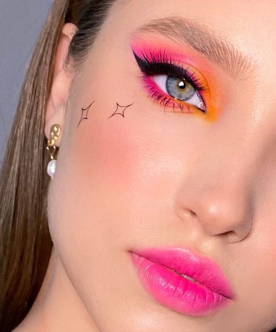 maquillaje en colores vivos