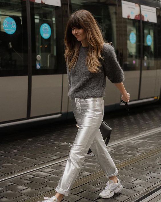 Outfits casual con pantalon plateado
