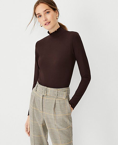 blusa al cuerop marron con pantalon a cuadros