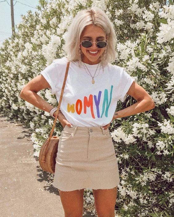 look casual moderno con falda beige de jeans