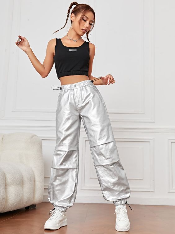 outfit juvenil casual con ptanlon cargo metalizado