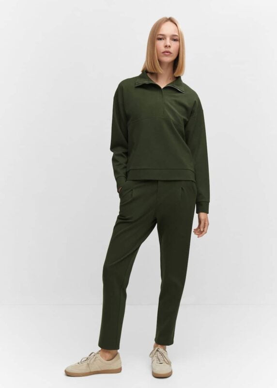 outfit moderno con pantalon jogger para otono