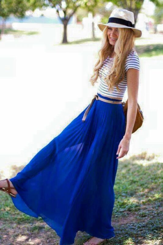 lookcasual con falda larga azul electrico