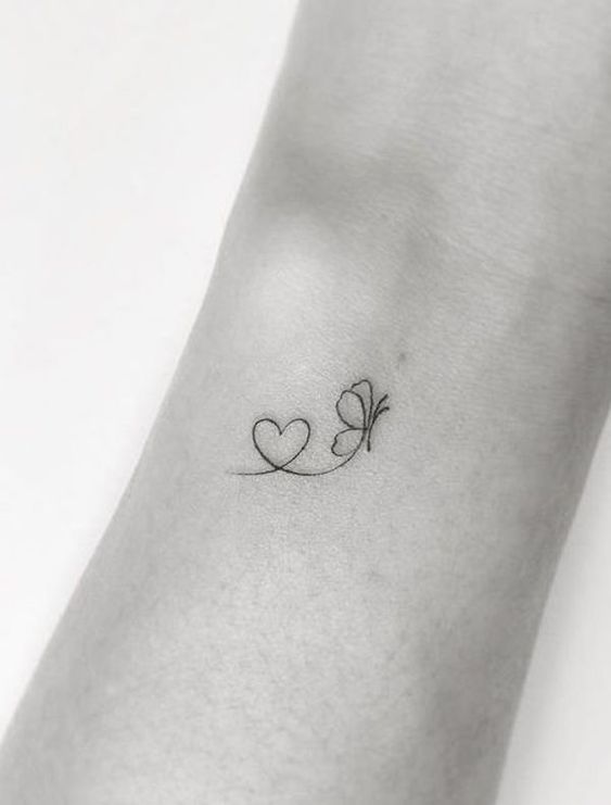tatoo corazon minimalista