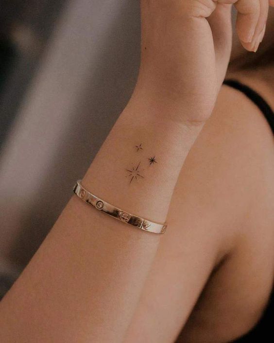 tatuaje de minimalista de etrella