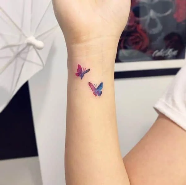 tatuaje mariposa muneca