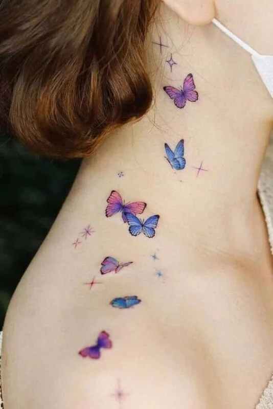 tatuaje mariposas pequenas cuello