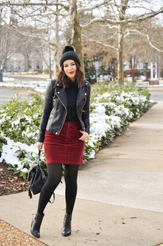 look de invierno con falda bordo