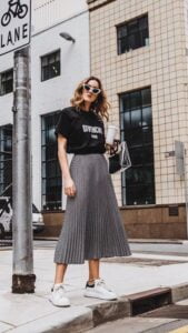 outfit falda midi gris