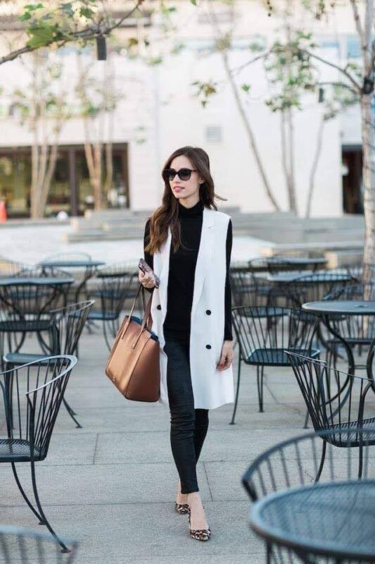 look con chaleco blanco largo