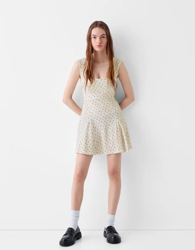 vestido floral con estilo romantico para adolescentes
